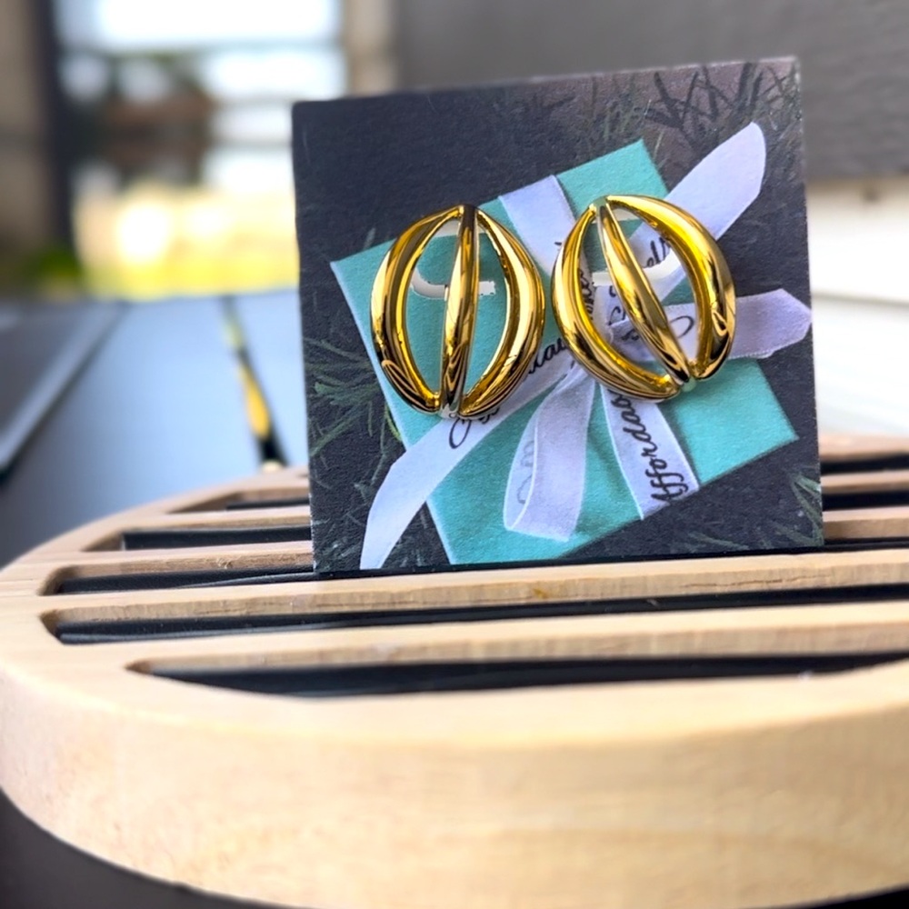 Geometric Hollowed Out Earrings